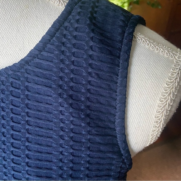 Sharagano Dress Size 6 Zipper Slit Navy Blue Textured Sleeveless Sheath Dress - Picture 3 of 15